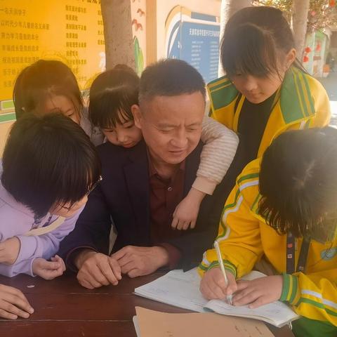 幸福是您陪着“我们”长大 ——“我们”与校长在一起