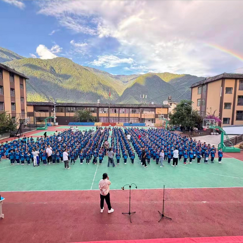 加大国家通用语言文字推广力度 促进铸牢中华民族共同体意识——丙中洛镇中心学校2025年秋季学期推广普通话暨爱国主义教育红色经典朗诵比赛剪影