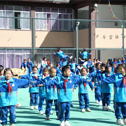 丙中洛镇中心学校第二十二届冬季运动会广播体操比赛剪影