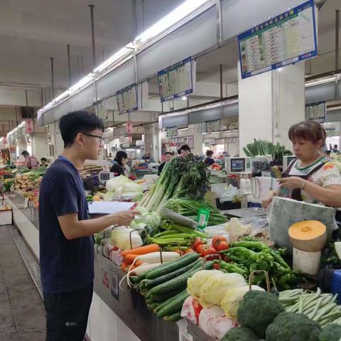 美兰区稳价办开展台风暴雨期间巡查