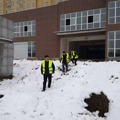 新安民政在行动-加强街面巡查，做好寒潮雨雪极端气候防范措施