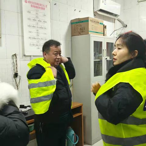 新安县救助站 “寒冬送温暖”夜间巡查行动