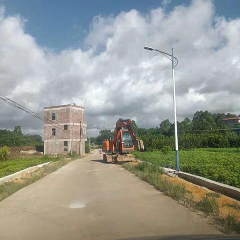 美化古峰道路-拉泥回填