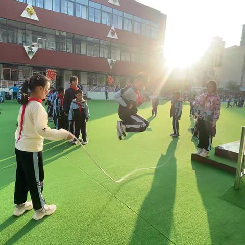 趣味课间，绳彩飞扬——枣庄逸夫小学三年级1班课间趣味跳绳