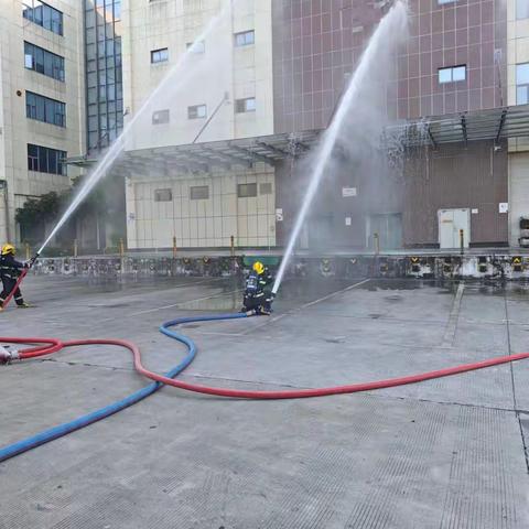 坪地消防救援站深入辖区重点单位开展灭火救援实战演练