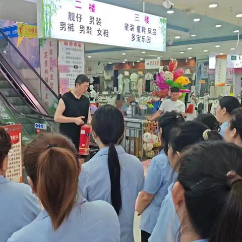 【三零创建】马市街社区组织辖区商户开展消防安全演练。