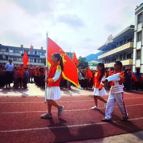 蛇场乡中心小学“学习新思想，争做新青年”少先队入队仪式