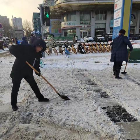 挂甲寺街持续开展清雪行动