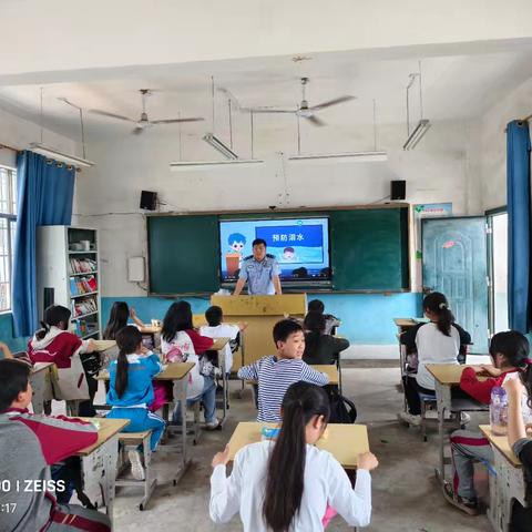 “珍爱生命 预防溺水”宣传活动——东乡区虎圩乡派出所走进虎圩中小学