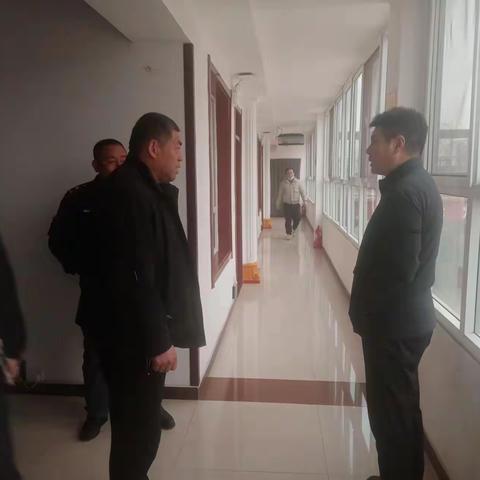 李村镇党委书记王居虎带队检查辖区安全生产和消防安全工作