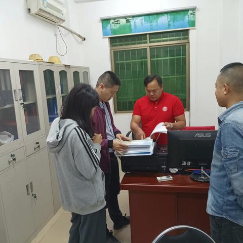 云龙镇“夜查”驻村工作队员在岗履职情况