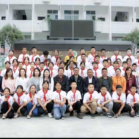 凤凰花开时，依依惜别日--2023年春城关镇小学六（1）班毕业典礼纪实