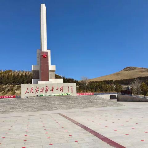 党旗引领红色传承 清明祭奠致敬英雄