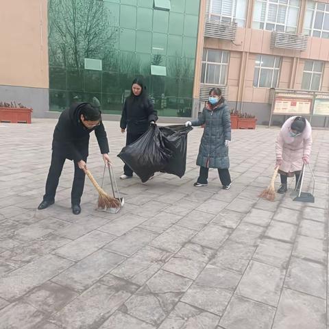 肥乡三中全体教师开展迎新春校园大扫除活动