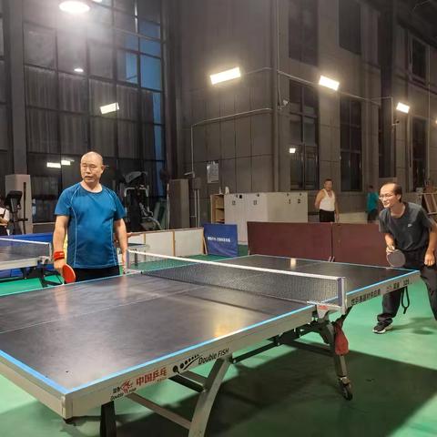 乒乓球馆里的激情时刻