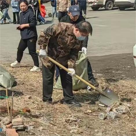 区交通运输局与新农镇共同开展“春季环境整治，全民卫生大扫除”活动