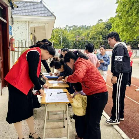 家校共育，助力成长-东坑镇新东小学召开新学期家长会