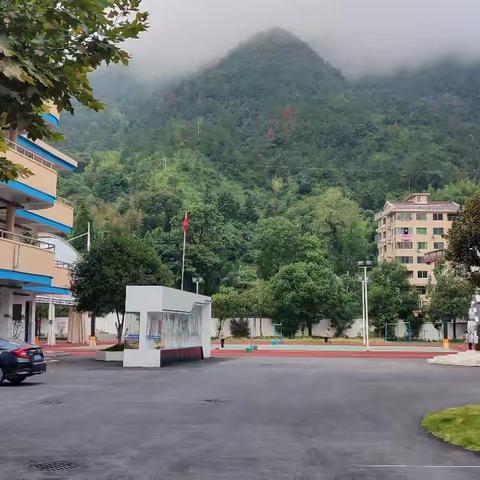 校园开学掠影：山口镇中第一周值周小结
