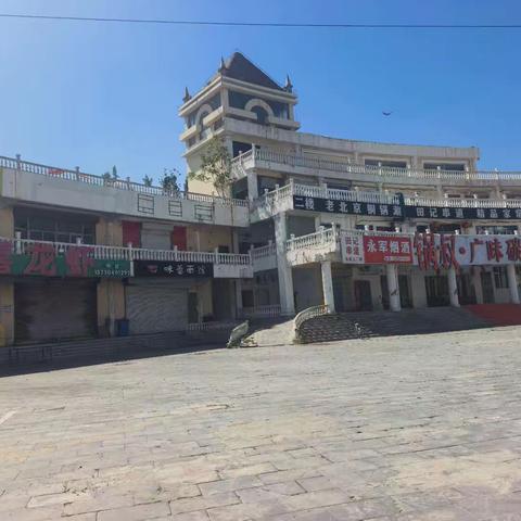 直播赋能烟火经济 矩阵激活商圈活力——光明桥街道劳模广场周边商铺直播提质增效