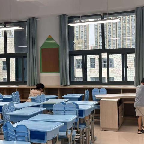 "忆童年，庆成长：南师附中南校区二21班的欢乐与学习之旅"