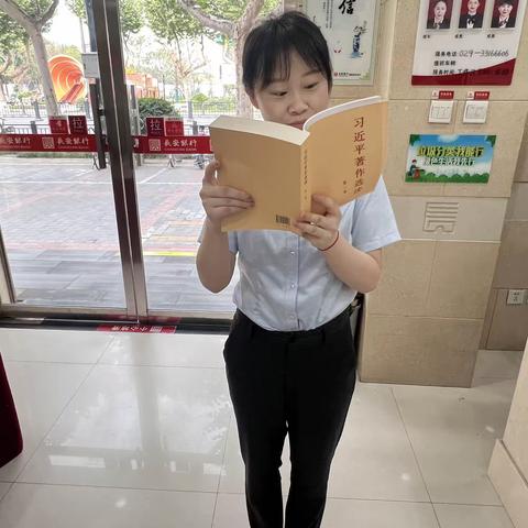 彩虹支行开展青年晨课