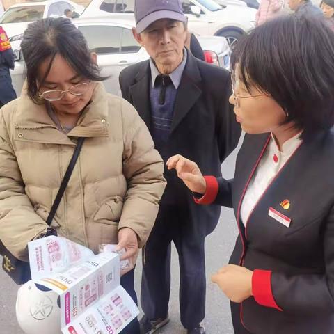 中信银行巢湖支行开展不拒收人民币宣传活动