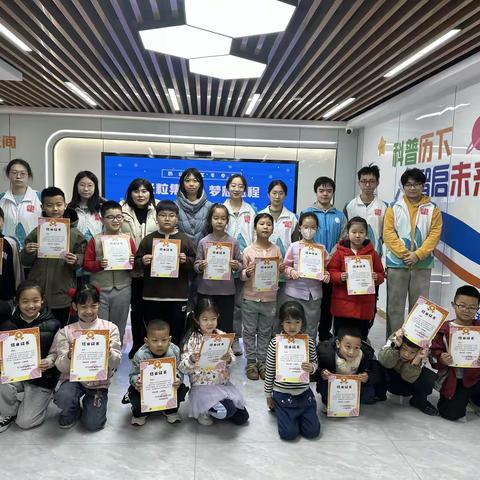 党建领航护童心，共育成长新风采