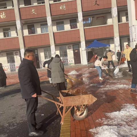 清积雪，护校园——打渔陈镇实验小学教师扫雪纪实篇