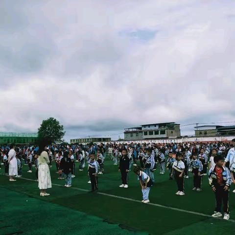 贵安童欣幼儿园参观新艺小学初体验幼小衔接促成长——参观小学活动纪实