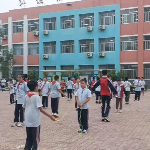 【全环境立德树人】阳光体育，绳采飞扬——鲁权屯镇实验小学开展“一分钟跳绳”比赛