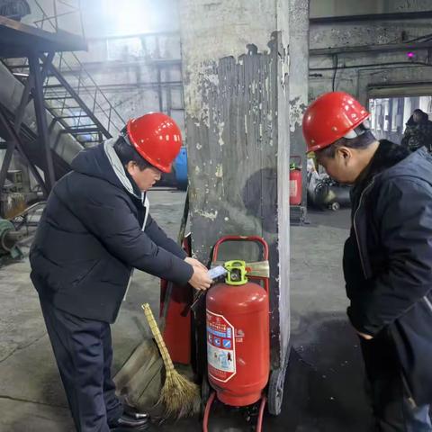 图强林业局安全生产科开展节日前全局供水供暖安全检查。