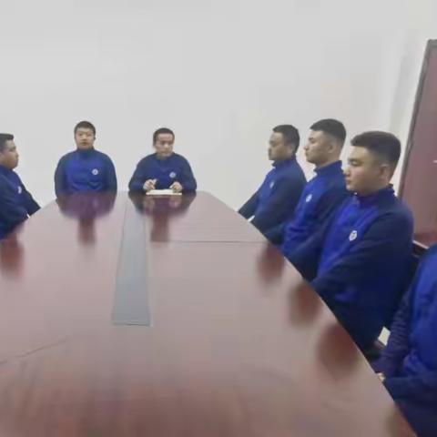 关山小型站组织召开队伍管理暨安全形势分析会