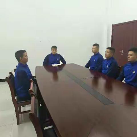关山小型站召开2025年第一季度队伍管理暨安全形势分析会