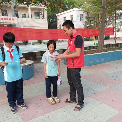 四更镇网格员开展防溺水安全教育宣传活动