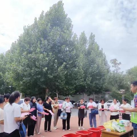 商河县孙集镇开展有害垃圾收集日宣传活动