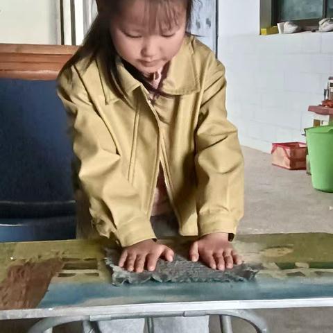 劳动育美德，五谷绘童心