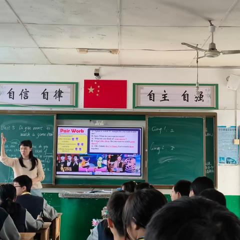 以研促教，因教而美—构建高校课堂初中英语教学研讨活动