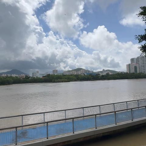 出售酒店，三亚河边整栋出售