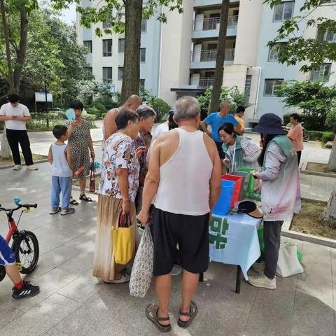 【金家岭街道】“撤桶并点”让小区更洁净--东城国际垃圾分类宣传活动