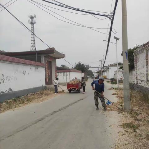 马胡洞村清扫道路