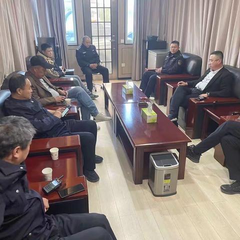 助力“五一”平安畅通 做好站前广场服务保障