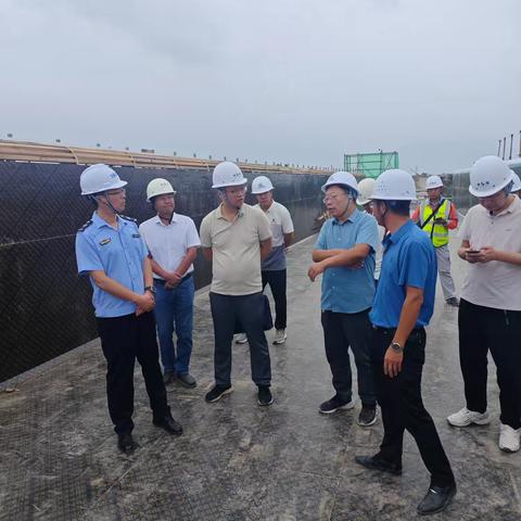 执法一大队对草堂工业区货运铁路专用线工程监督检查
