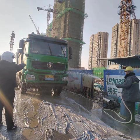 严查渣土车违规行为，保障城市环境整洁