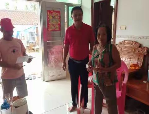 七甲党支部“七一”“送温暖送关怀”