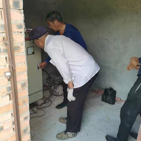 村民积极配合，解决村民吃水问题