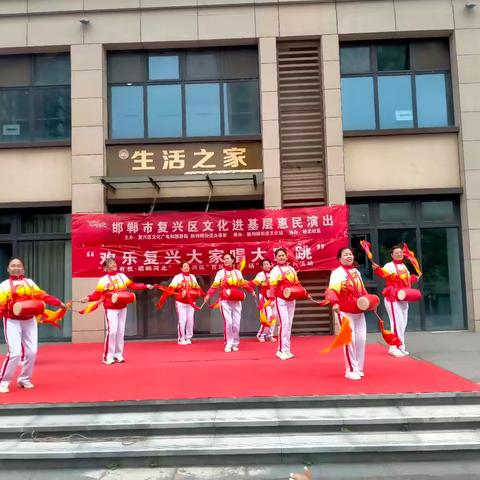 胜利桥街道桥北社区开展共筑邻里情，同谱和谐曲文艺汇演。
