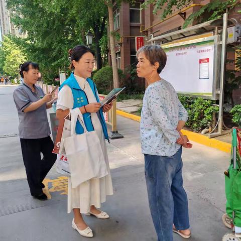 三家镇网格员入户开展禁毒宣传工作