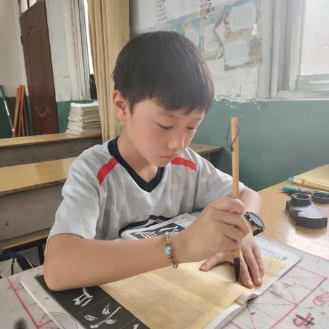 平舆外国语小学2024～2025学年下期软笔书法社团活动总结