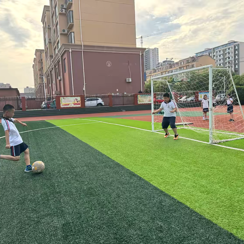 逐梦绿茵 “足”够精彩——滨城区第六小学三年级足球社团