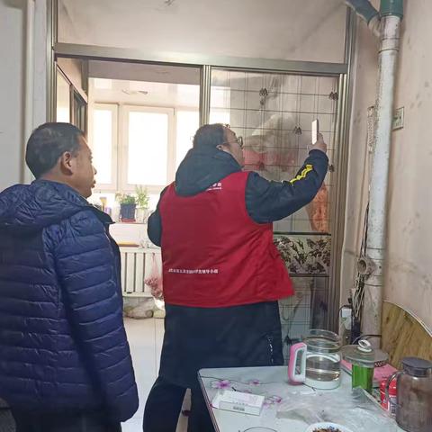 工人村街道新苑社区“暖冬四问”—敲开房门送温暖，党的关怀进心间